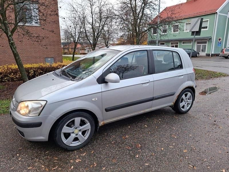 Grå Begagnad 2003 Hyundai Getz Halvkombi | 13 999 kr (Marknadspris) - Bild 1/4