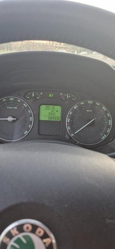 Grå Begagnad 2008 Skoda Octavia Kombi | 15 500 kr (Lite dyr) - Bild 1/4