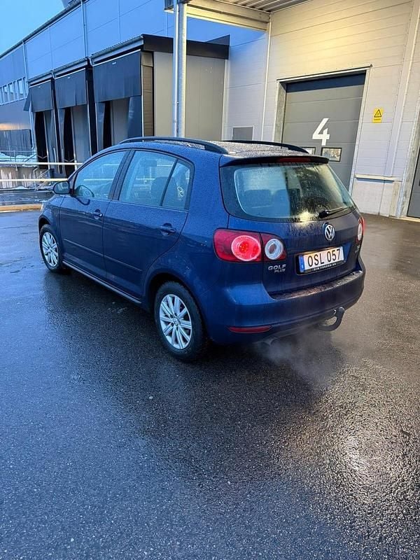 Begagnad VW Golf Plus Cross 105 HK (77 kW) 2012 Minibuss