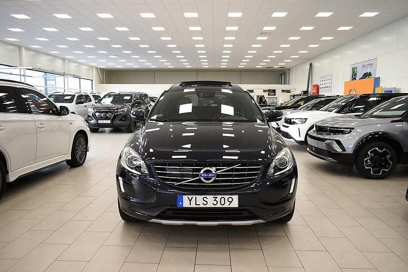 Mörkblå Begagnad 2017 Volvo XC60 Standard SUV | 259 900 kr (Lite dyr) - Bild 1/4