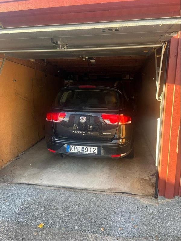 Svart Begagnad 2010 Seat Altea XL Minibuss | 10 000 kr (Superpris) - Bild 1/3