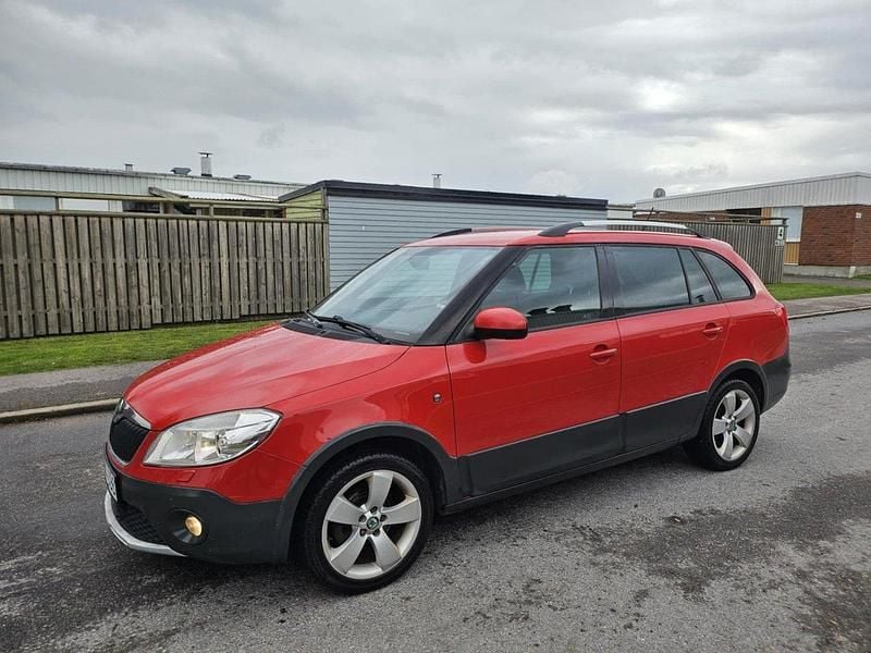 Röd Begagnad 2012 Skoda Fabia Kombi | 37 000 kr (Bra pris) - Bild 1/4