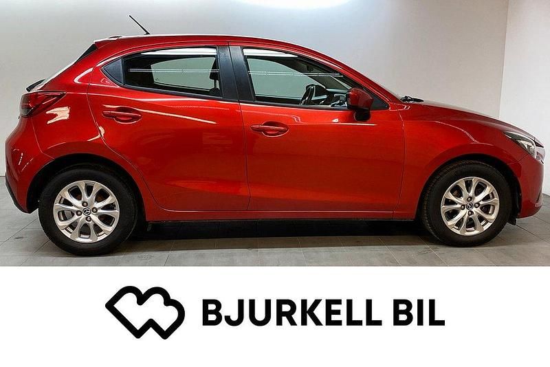 Röd Begagnad 2017 Mazda 2 Halvkombi | 99 900 kr (Superpris) - Bild 1/4