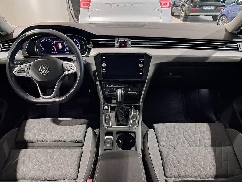 Begagnad VW Passat Sport 150 HK (110 kW) 2023 Deep black pearl Kombi