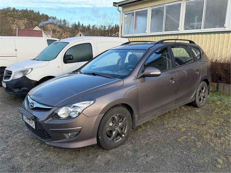 Brun Begagnad 2012 Hyundai i30 Kombi | 35 000 kr (Superpris) - Bild 1/4