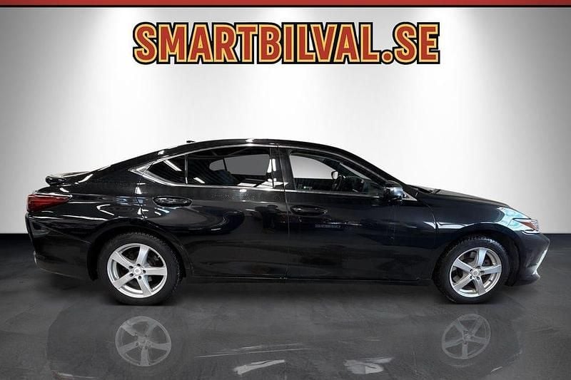 Begagnad Lexus ES300H Limited Edition 218 HK (160 kW) 2022 Svart Sedan