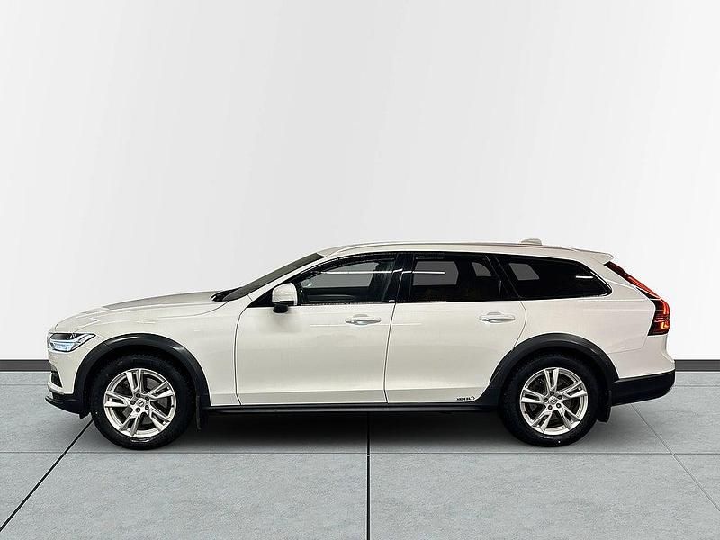 Begagnad Volvo V90 CC 198 HK (145 kW) 2021 Vit Kombi