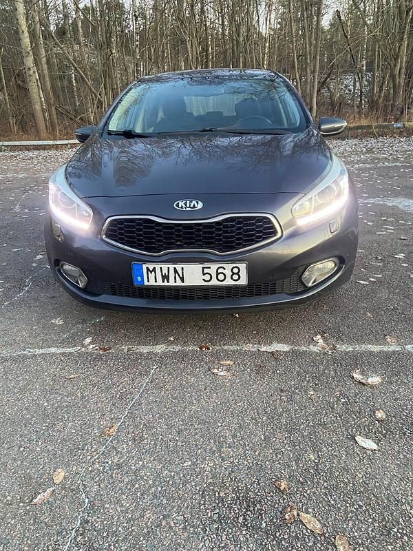 Begagnad 2013 Kia Ceed Halvkombi | 33 000 kr (Bra pris) - Bild 1/4