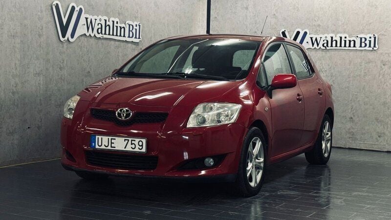 Röd Begagnad 2008 Toyota Auris Halvkombi | 59 900 kr (Lite dyr) - Bild 1/4