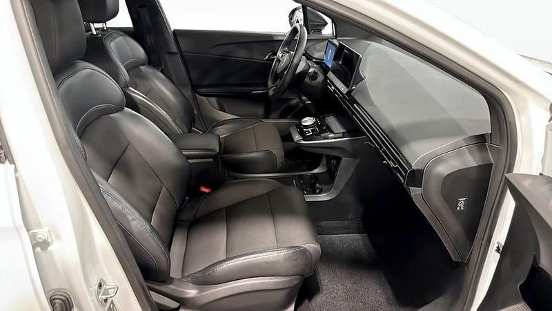 Begagnad MG MG4 EV Luxury 150 kW (204 HK) 2022 Vit Halvkombi