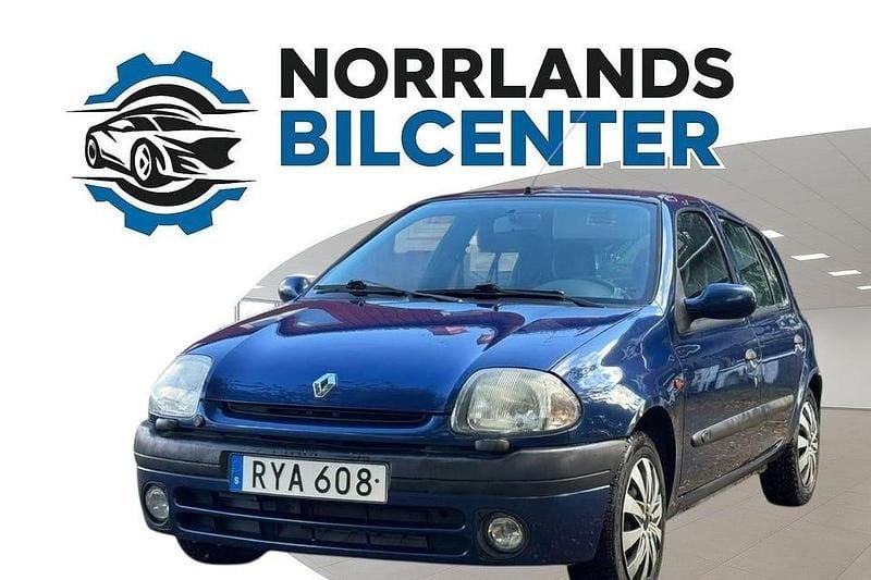 Mörkblå Begagnad 2000 Renault Clio II Halvkombi | 23 000 kr (Marknadspris) - Bild 1/4