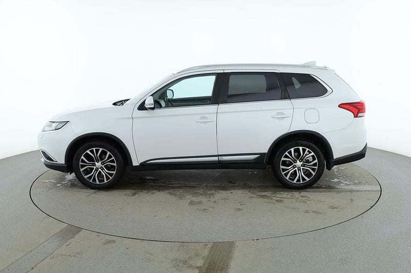 Begagnad Mitsubishi Outlander Instyle 150 HK (110 kW) 2016 Vit SUV