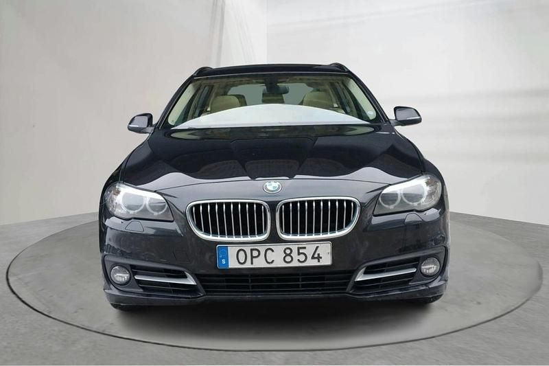 Begagnad BMW 520 184 HK (135 kW) 2014 Svart Kombi