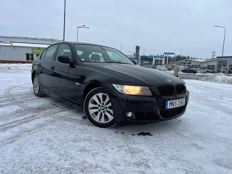 Begagnad 2009 BMW 320 Sedan | 64 999 kr (Marknadspris) - Bild 1/4