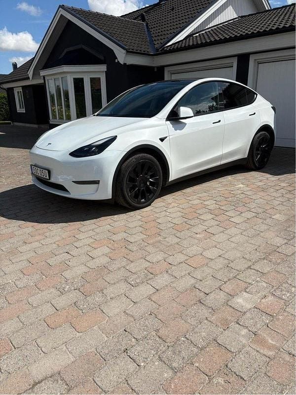Vit Begagnad 2021 Tesla Model Y Long Range SUV | 335 000 kr (Superpris) - Bild 1/4
