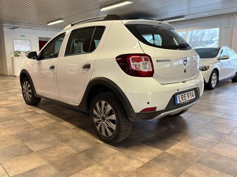 Begagnad Dacia Sandero Stepway 90 HK (66 kW) 2014 Vit Kombi