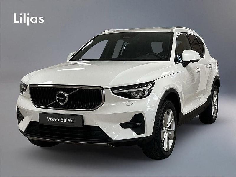 Vit Begagnad 2023 Volvo XC40 Core SUV | 344 900 kr (Marknadspris) - Bild 1/3