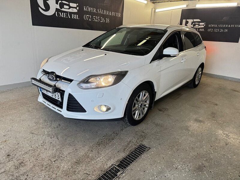 Vit Begagnad 2013 Ford Focus Titanium Kombi | 56 900 kr (Marknadspris) - Bild 1/4