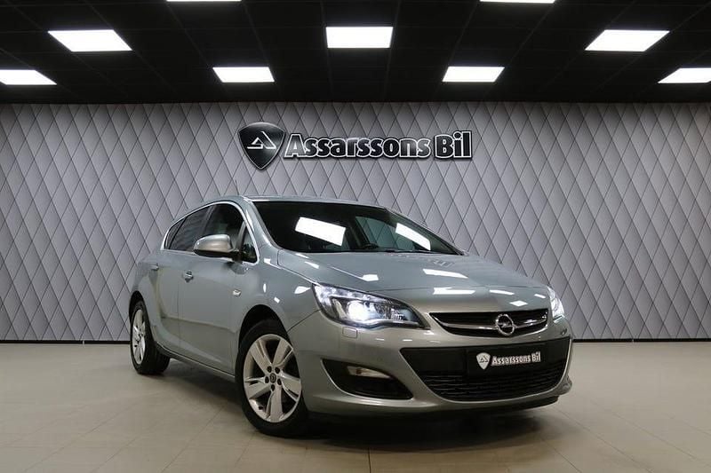 Grå Begagnad 2014 Opel Astra Enjoy Halvkombi | 89 000 kr (Marknadspris) - Bild 1/4