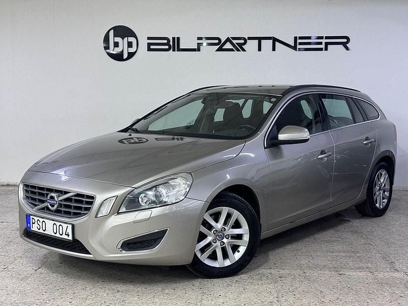 Ljusbrun Begagnad 2012 Volvo V60 Momentum Kombi | 69 900 kr (Bra pris) - Bild 1/4