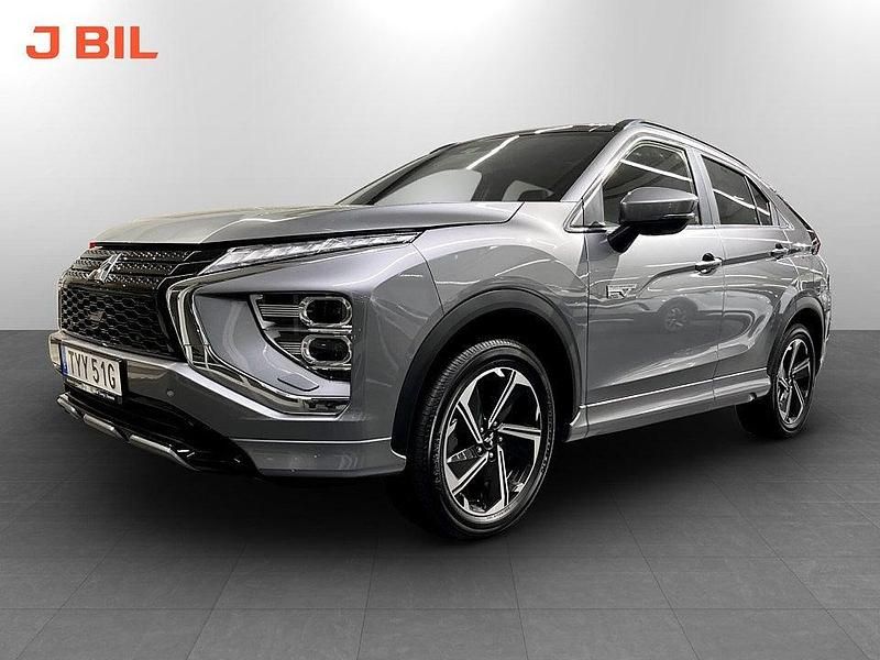 Grå Begagnad 2023 Mitsubishi Eclipse Cross Instyle SUV | 309 900 kr (Marknadspris) - Bild 1/4