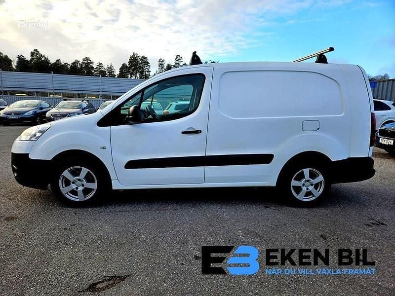 Vit Begagnad 2016 Peugeot Partner Van | 77 500 kr (Bra pris) - Bild 1/3