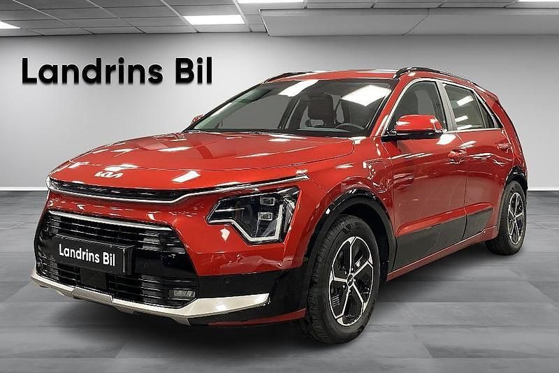 Runway red Begagnad 2022 Kia Niro SUV | 299 000 kr (Marknadspris) - Bild 1/4
