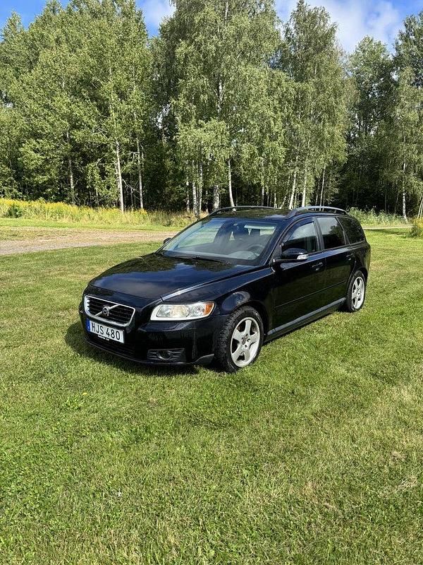 Svart Begagnad 2008 Volvo V50 Kinetic Kombi | 14 000 kr (Superpris) - Bild 1/4