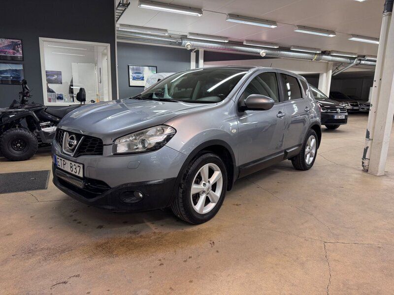 Grå Begagnad 2011 Nissan Qashqai SUV | 79 900 kr (Marknadspris) - Bild 1/4