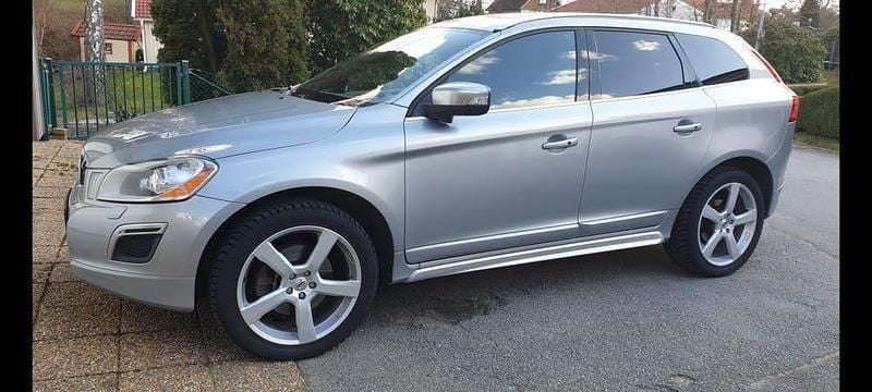 Electric silver Begagnad 2013 Volvo XC60 R-Design SUV | 95 000 kr (Superpris) - Bild 1/3
