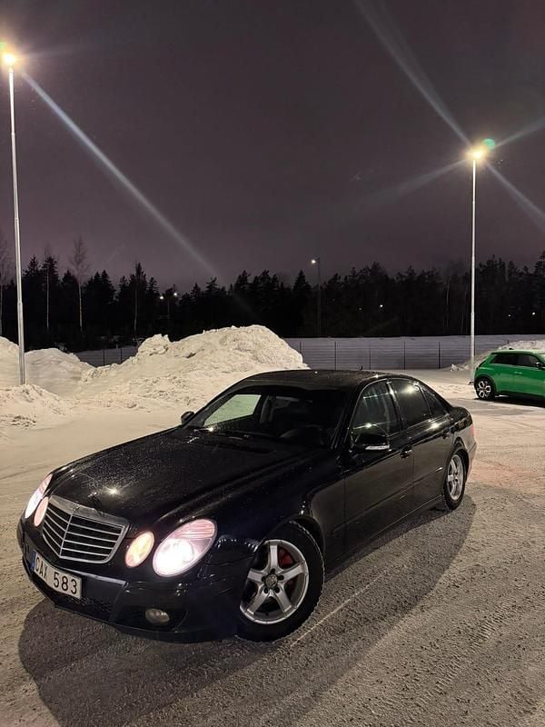 Begagnad Mercedes E220 170 HK (125 kW) 2007 Svart