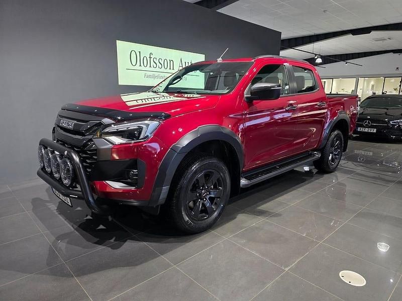 Red spinel metallic Begagnad 2024 Isuzu D-Max Pickup | 710 000 kr (Lite dyr) - Bild 1/4