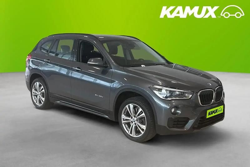 Silver/grå Begagnad 2018 BMW X1 Sport Line SUV | 239 900 kr (Bra pris) - Bild 1/4