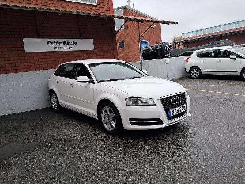 Begagnad Audi A3 Attraction 105 HK (77 kW) 2013 Vit
