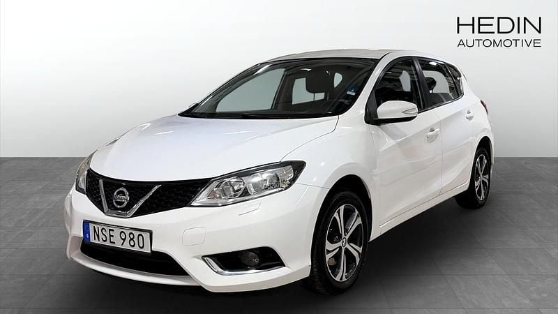 Vit Begagnad 2015 Nissan Pulsar Halvkombi | 69 900 kr (Marknadspris) - Bild 1/4