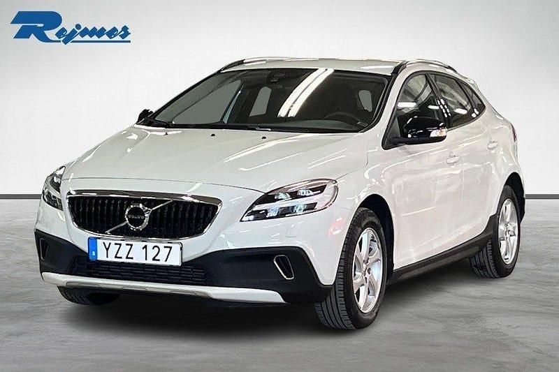 Ice vit Begagnad 2017 Volvo V40 CC Business Edition Kombi | 209 800 kr (Marknadspris) - Bild 1/4
