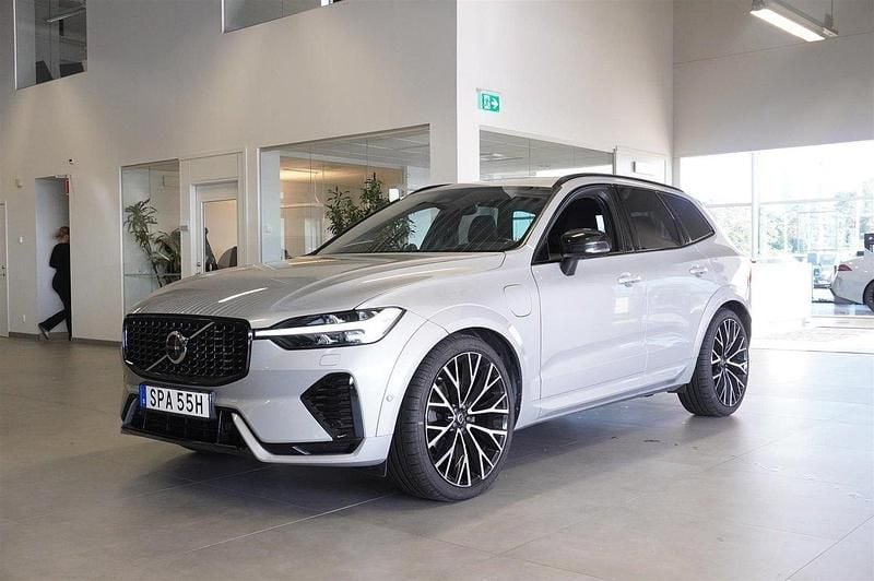 Silver Begagnad 2021 Volvo XC60 R-Design SUV | 459 800 kr (Marknadspris) - Bild 1/4
