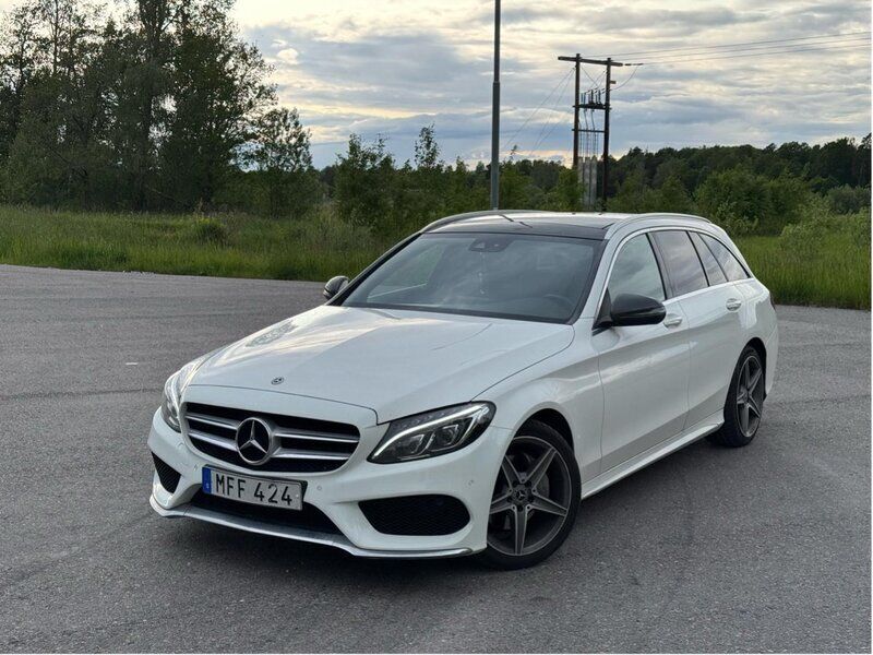 Vit Begagnad 2018 Mercedes C220 AMG line Kombi | 239 000 kr (Lite dyr) - Bild 1/4