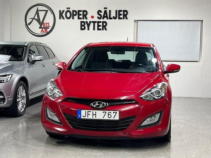 Begagnad Hyundai i30 110 HK (80 kW) 2013 Röd Halvkombi
