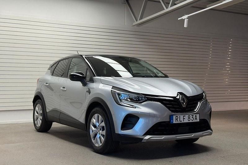 Grå Begagnad 2022 Renault Captur SUV | 219 000 kr (Marknadspris) - Bild 1/4