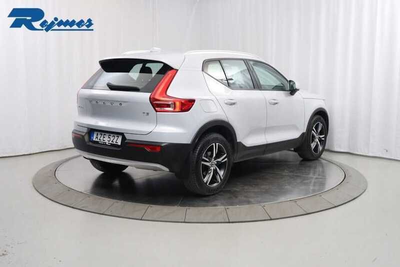 Begagnad Volvo XC40 Momentum 163 HK (119 kW) 2019 Silver SUV