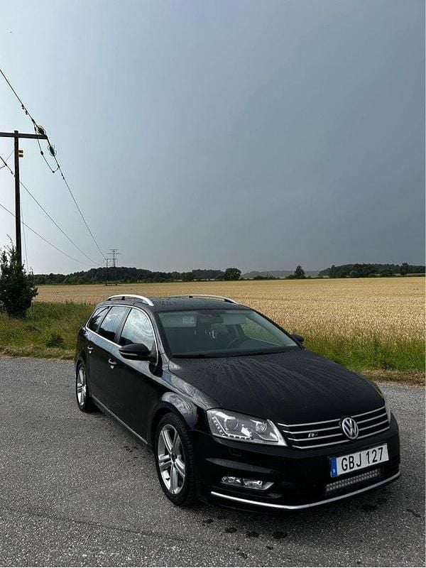 Svart Begagnad 2014 VW Passat R-line Kombi | 84 000 kr (Bra pris) - Bild 1/4