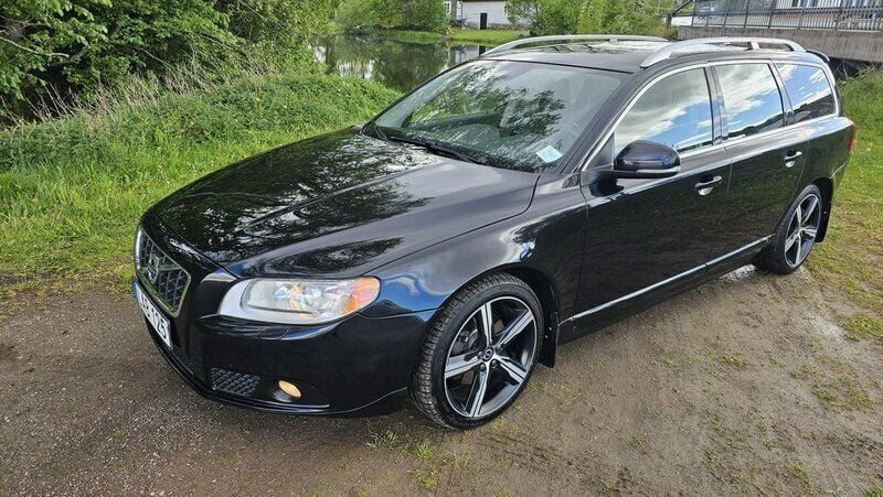 Svart Begagnad 2012 Volvo V70 Summum Kombi | 83 000 kr (Bra pris) - Bild 1/4
