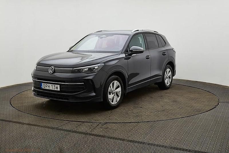 Grå Begagnad 2024 VW Tiguan SUV | 369 900 kr (Lite dyr) - Bild 1/4