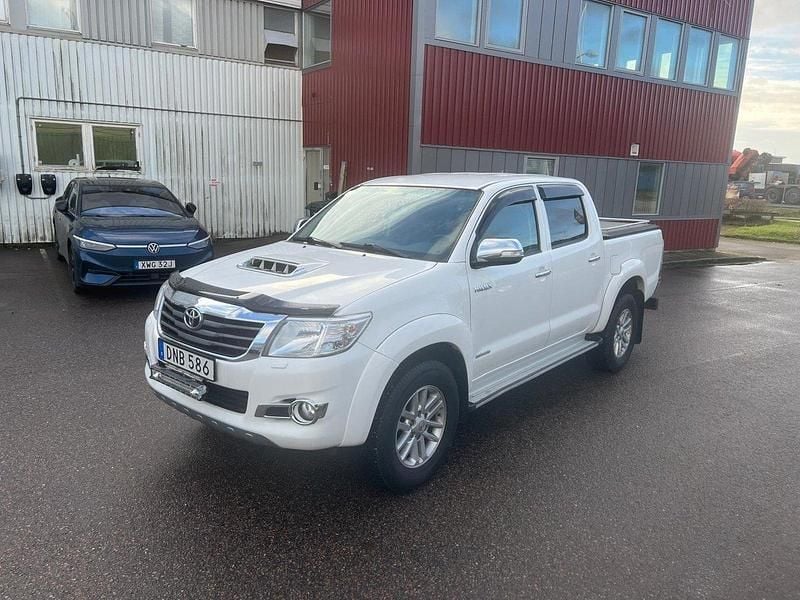 Vit Begagnad 2014 Toyota HiLux Pickup | 195 000 kr (Marknadspris) - Bild 1/4