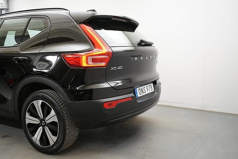 Begagnad Volvo XC40 Core 185 kW (252 HK) 2022 Svart SUV