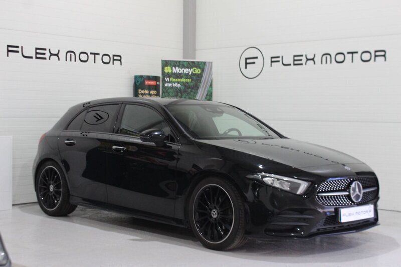Svart Begagnad 2019 Mercedes A200 AMG Halvkombi | 234 900 kr (Marknadspris) - Bild 1/4
