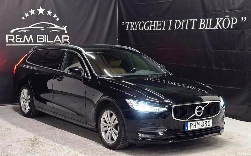Begagnad Volvo V90 Momentum 150 HK (110 kW) 2017 Svart Kombi