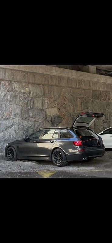 Begagnad 2011 BMW 520 Kombi | 89 900 kr (Marknadspris) - Bild 1/4