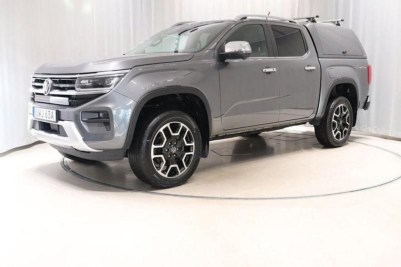 Grå (dark grey metallic) Begagnad 2023 VW Amarok Style Pickup | 588 900 kr (Bra pris) - Bild 1/4